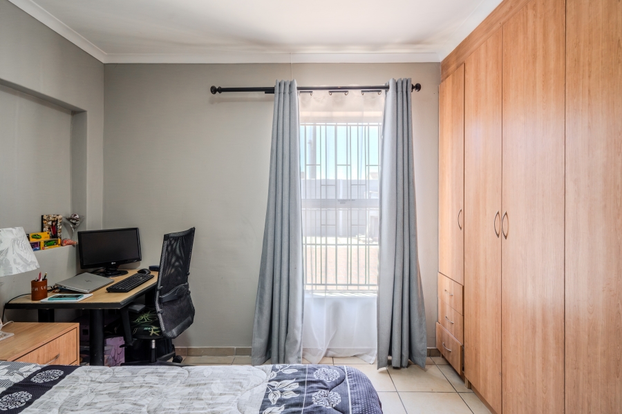 5 Bedroom Property for Sale in Ottery Western Cape